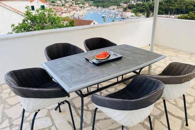 Sea-Views Brazza Apartments With Private Pool Milna  Dış mekan fotoğraf