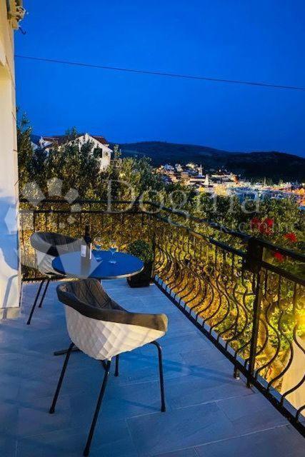 Sea-Views Brazza Apartments With Private Pool Milna  Dış mekan fotoğraf