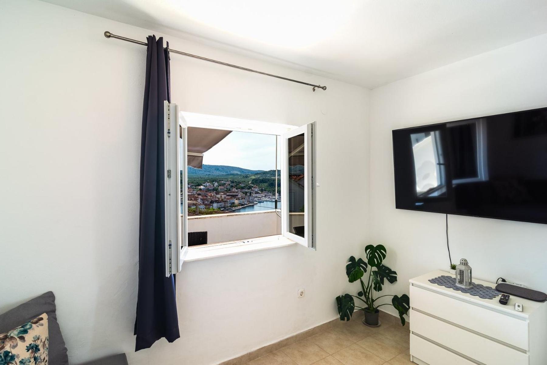 Sea-Views Brazza Apartments With Private Pool Milna  Dış mekan fotoğraf