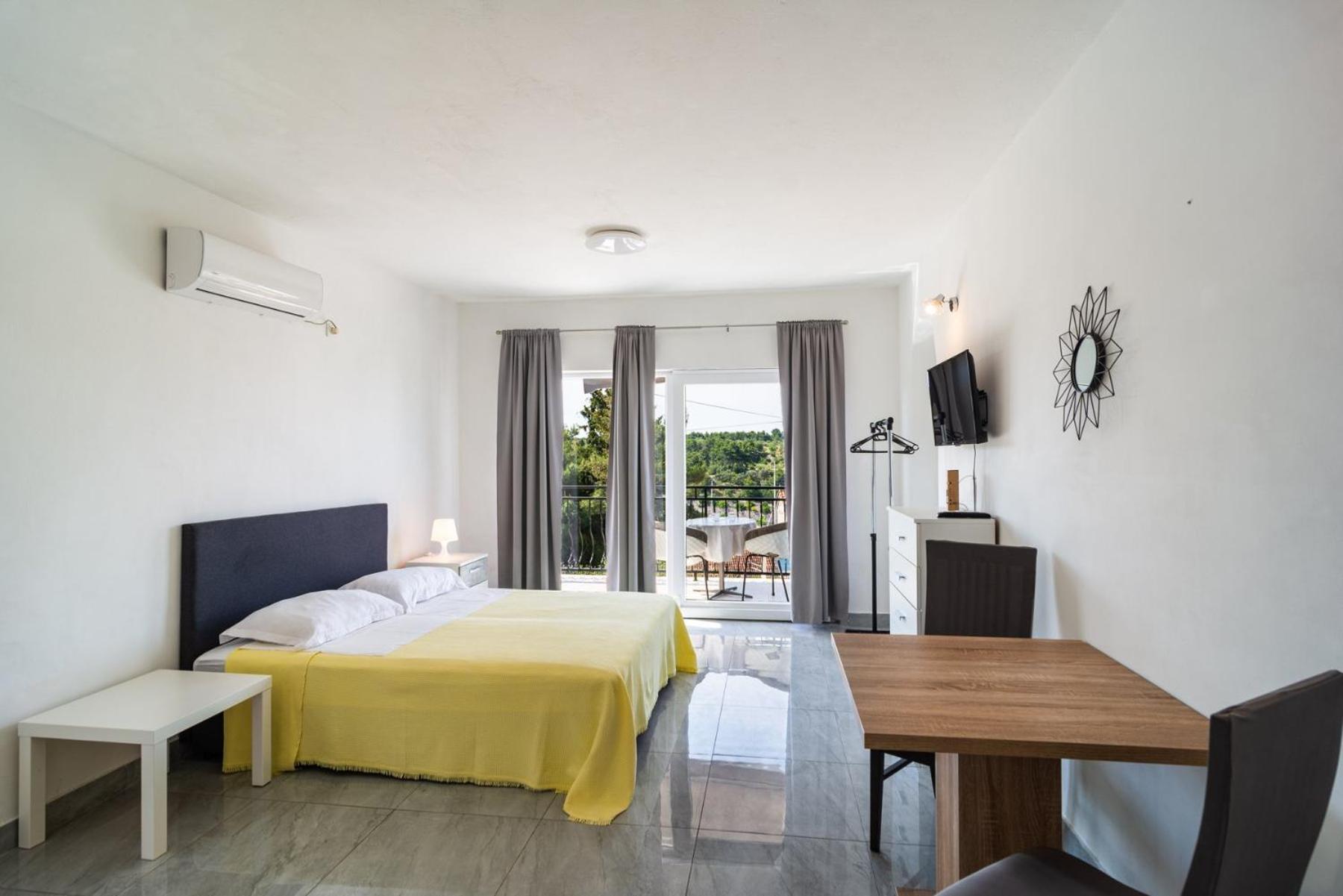 Sea-Views Brazza Apartments With Private Pool Milna  Dış mekan fotoğraf