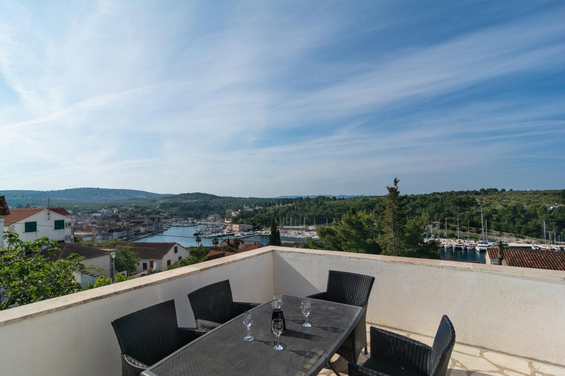 Sea-Views Brazza Apartments With Private Pool Milna  Dış mekan fotoğraf