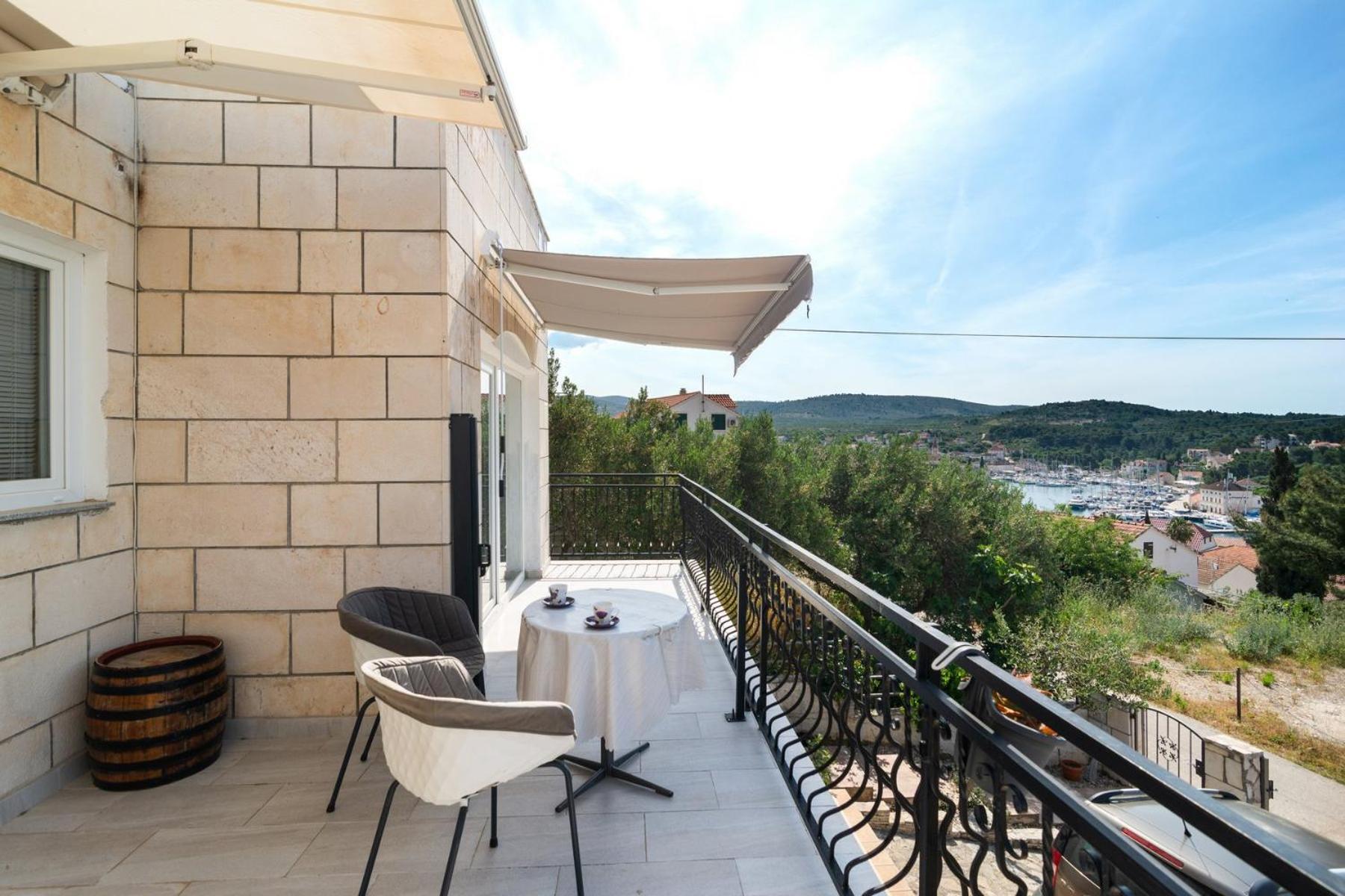 Sea-Views Brazza Apartments With Private Pool Milna  Dış mekan fotoğraf