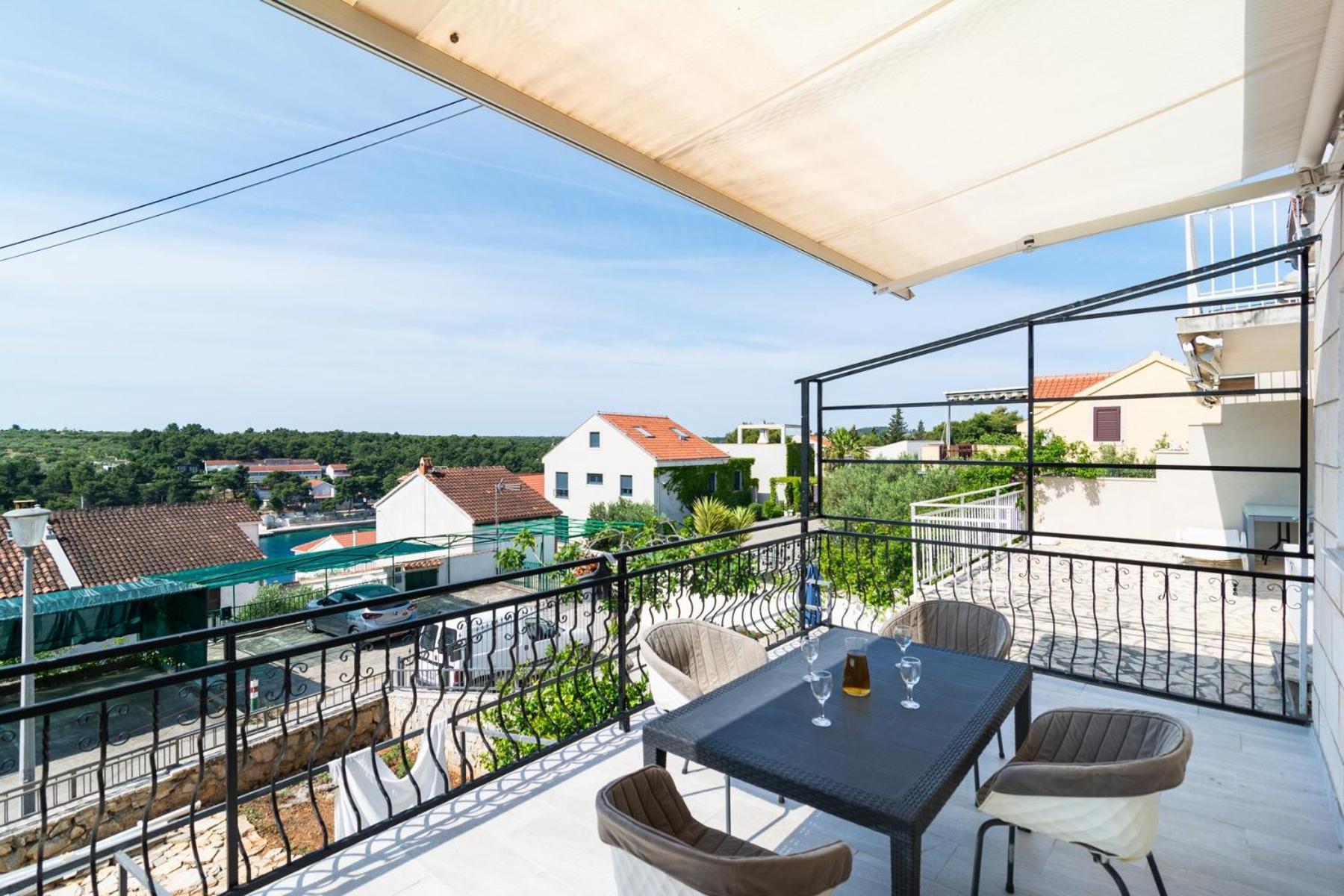 Sea-Views Brazza Apartments With Private Pool Milna  Dış mekan fotoğraf